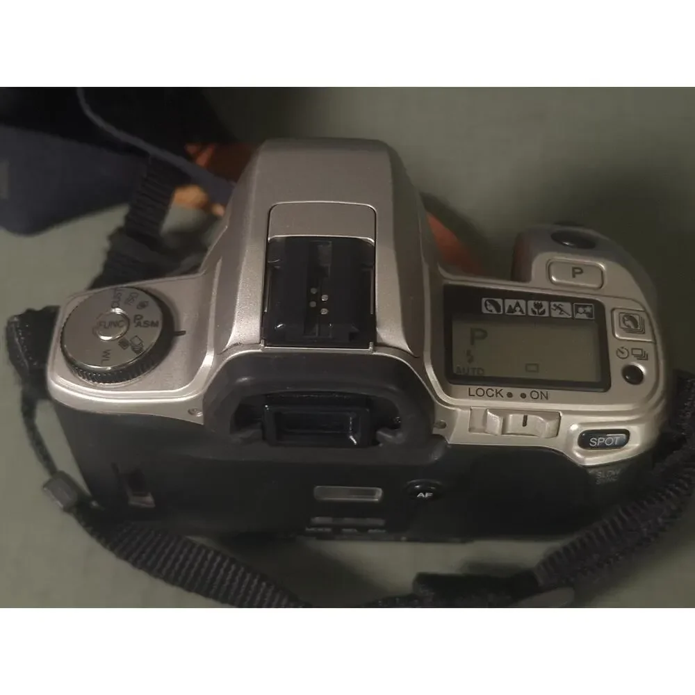 Minolta Maxxum XTsi 35mm Film Camera w 28-210mm Zoom Lens Tested + Case
